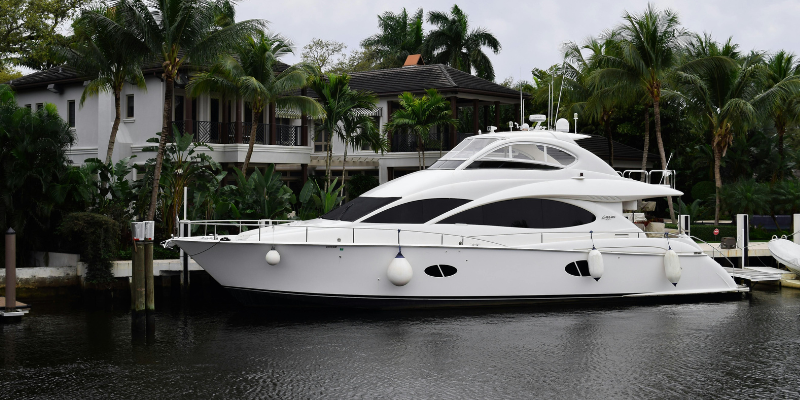 Barco de luxo — um novo estilo de vida!