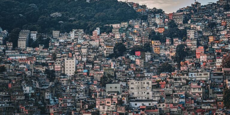 Qual é a maior favela do Rio de Janeiro?